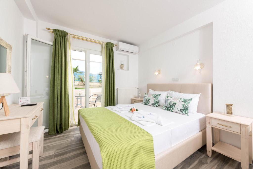 Stratos Deluxe Apartments - 7