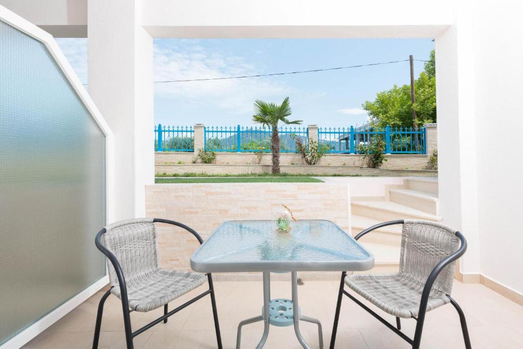 Stratos Deluxe Apartments - 12