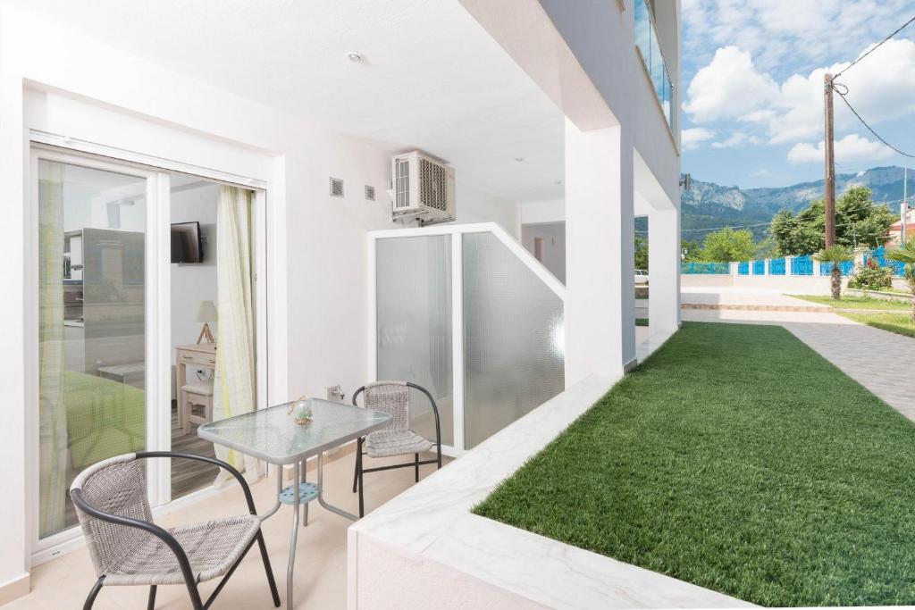 Stratos Deluxe Apartments - 11