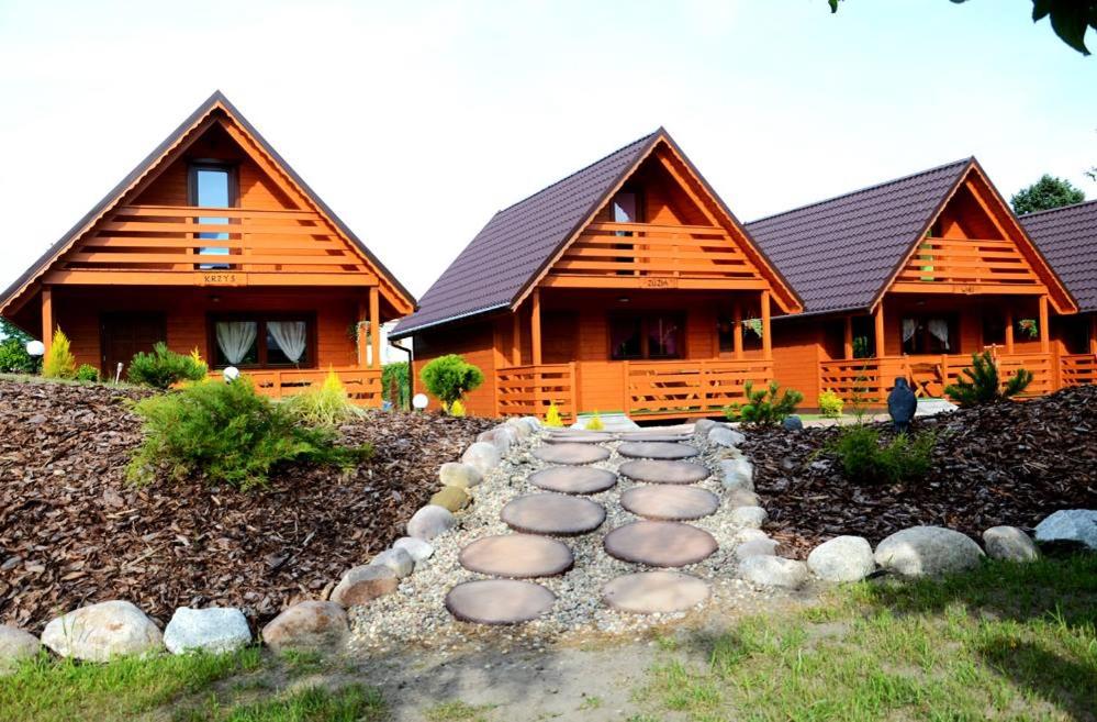 a log house with a path in front of it at Słoneczna Dolina in Kąty Rybackie