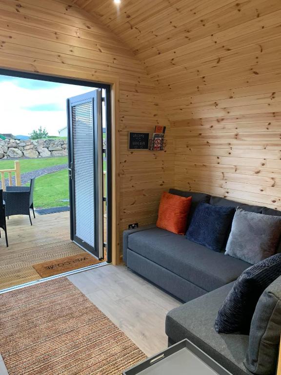 Posezení v ubytování Daviot Luxury Pods