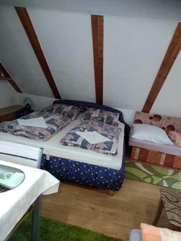 Postel nebo postele na pokoji v ubytování Ubytovanie u Vlasty