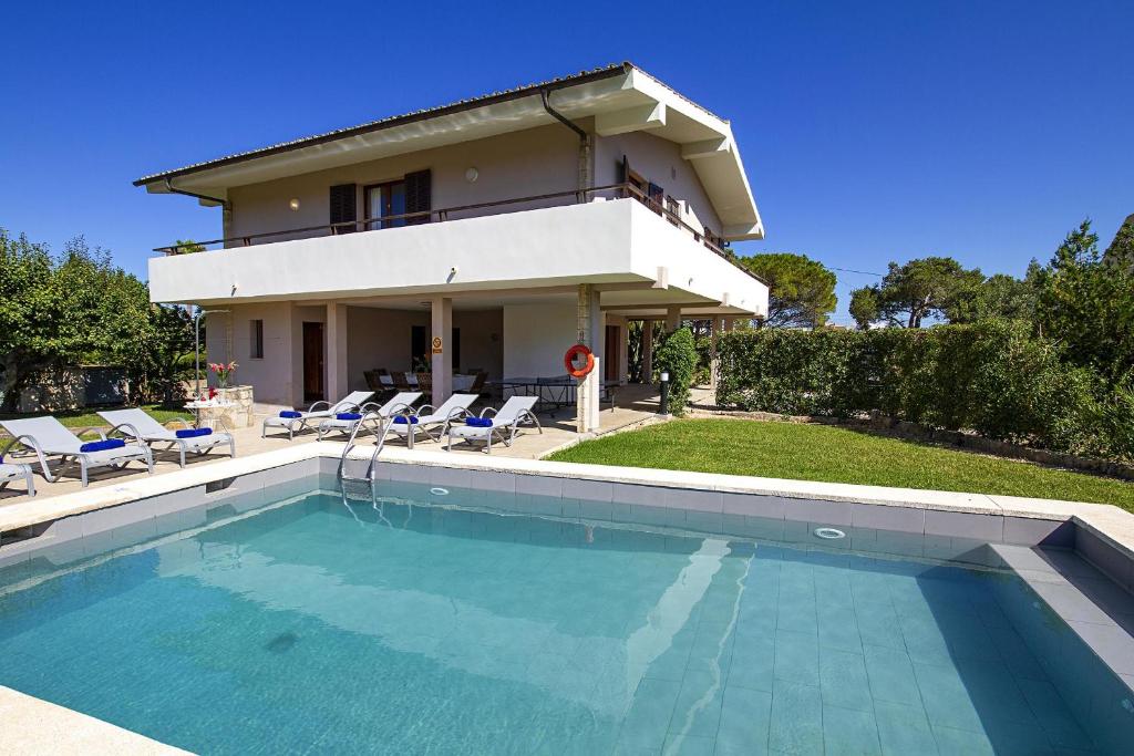 The swimming pool at or close to Villa Animeta
