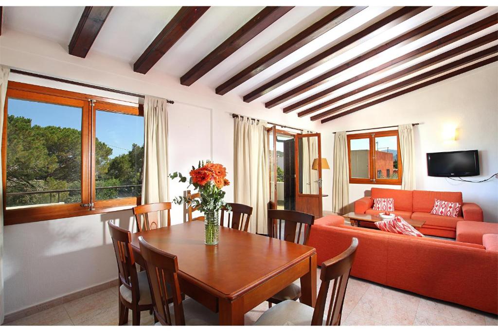 A television and/or entertainment centre at Villa Animeta
