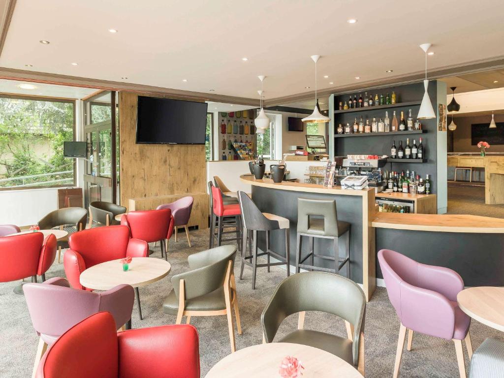 Lounge nebo bar v ubytování ibis Colmar Est - Hotel Restaurant en Alsace