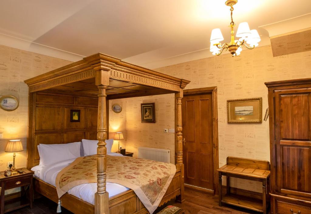 The Whispering Pine Lodge - 