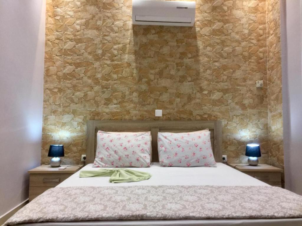 Postel nebo postele na pokoji v ubytování Stylish mini-suite for 4 people in central Rhodes!