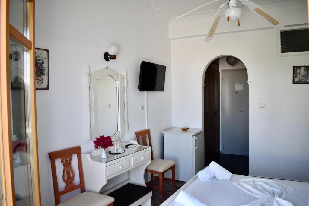 Postel nebo postele na pokoji v ubytování Minoa Hotel