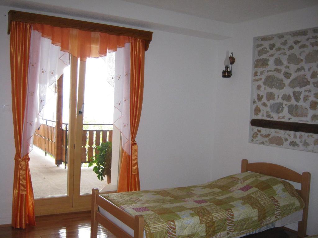 Postel nebo postele na pokoji v ubytování Risto's Guest House