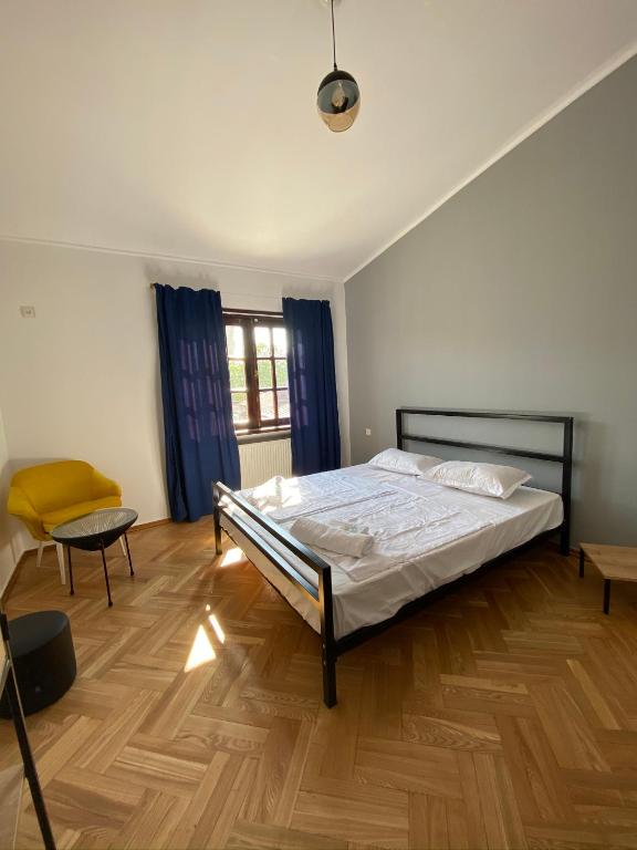 Postel nebo postele na pokoji v ubytování Red Door