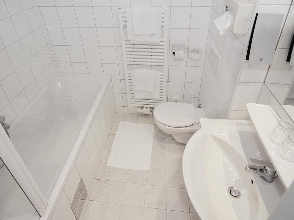 Koupelna v ubytování Hotel Goldener Adler