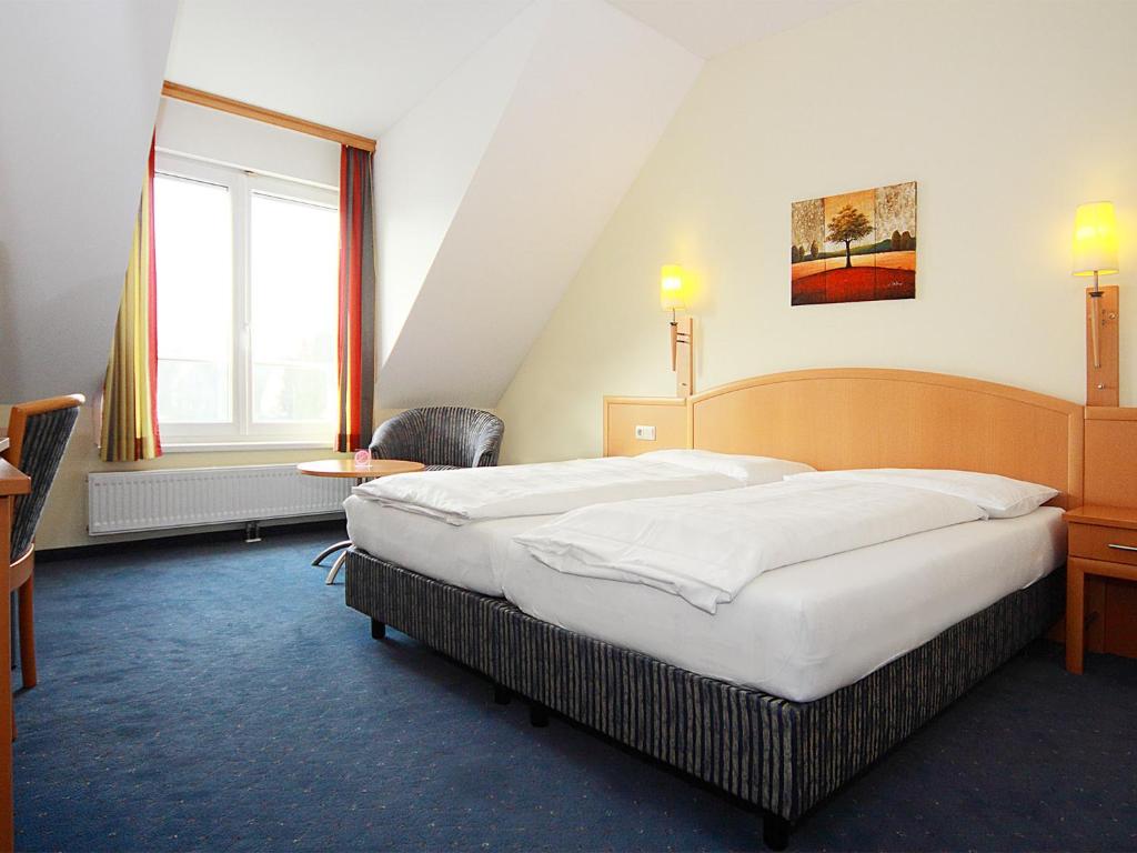 Postel nebo postele na pokoji v ubytování Hotel Goldener Adler