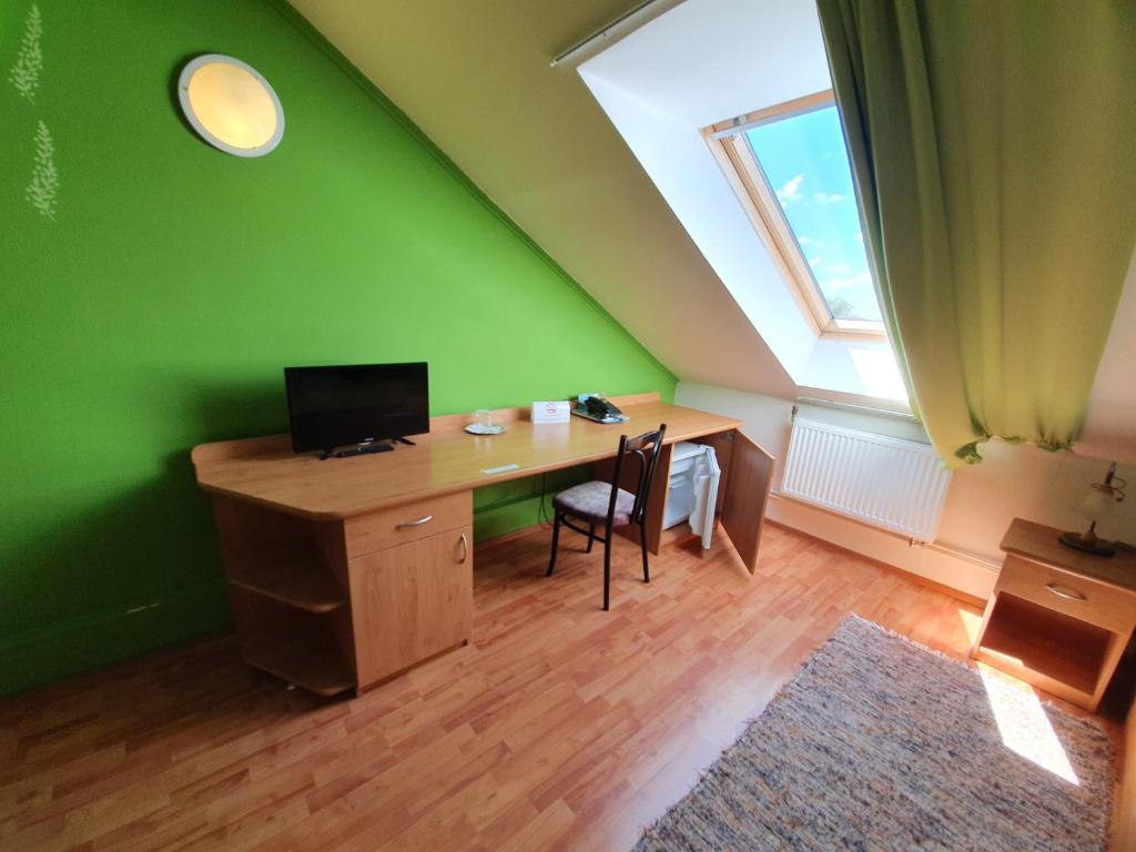 TV a/nebo společenská místnost v ubytování Hotel Senica, Garni