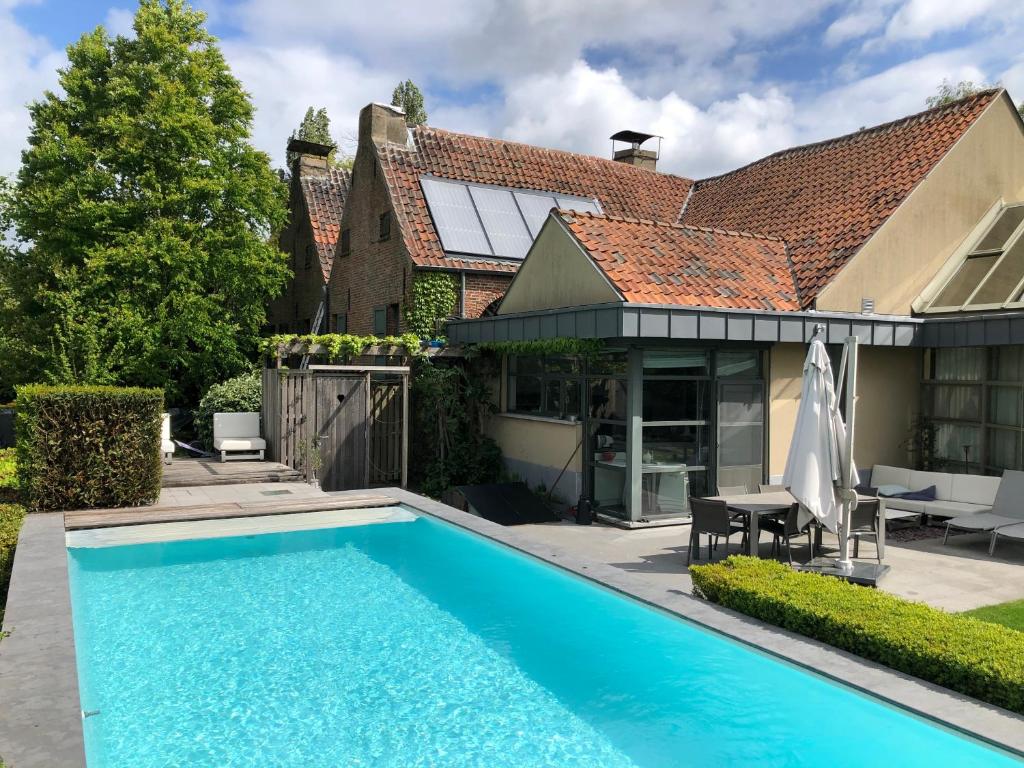 Bazén v ubytování B&B Vennehoeve nebo v jeho okolí