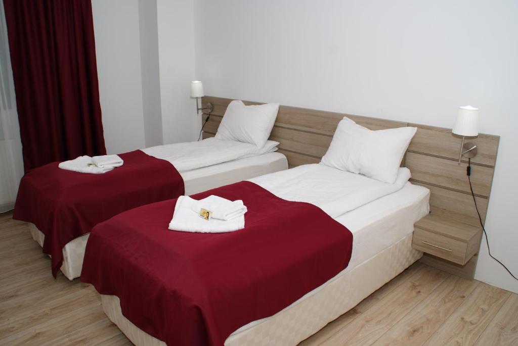 Postel nebo postele na pokoji v ubytování Hotel Otopeni