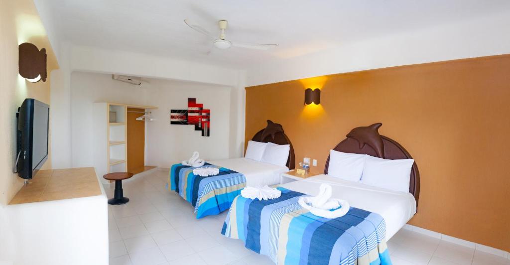 Una televisión o centro de entretenimiento en Hotel Bahia Huatulco