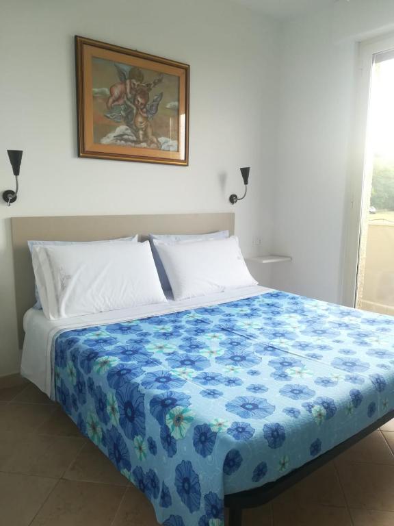 A bed or beds in a room at Il Respiro del Mare