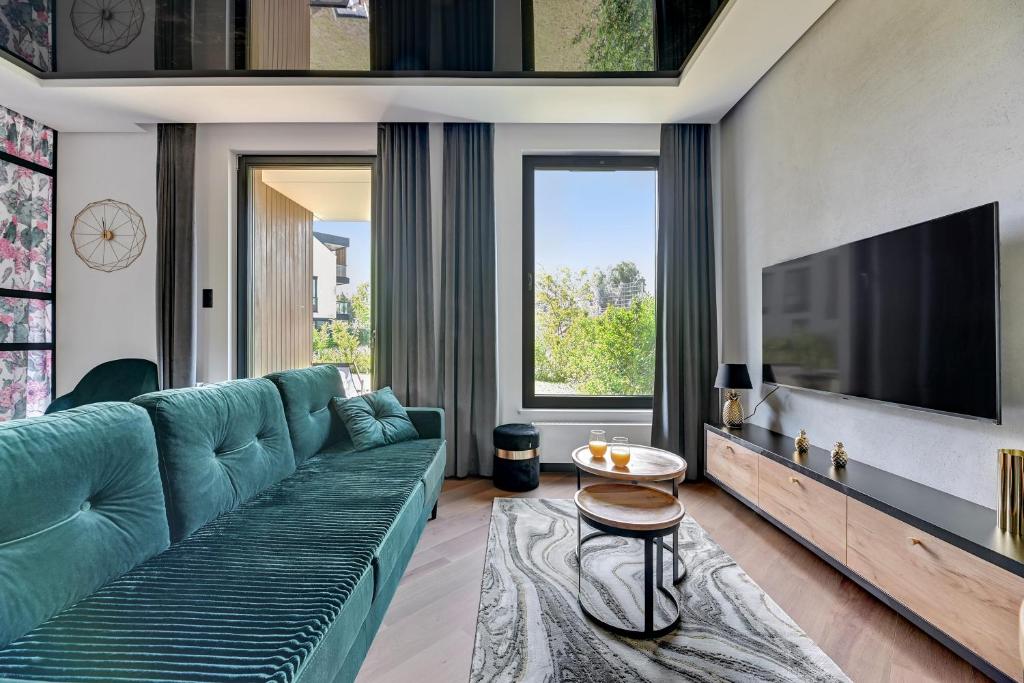 Televízia a/alebo spoločenská miestnosť v ubytovaní Botanica Premium Apartments
