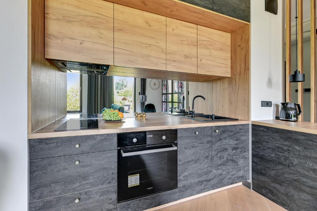 Kuchyňa alebo kuchynka v ubytovaní Botanica Premium Apartments