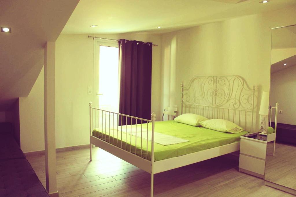 Кровать или кровати в номере Anthia House