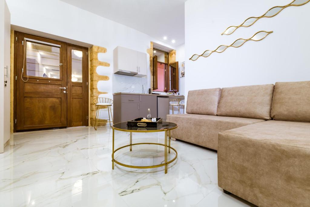 Posezení v ubytování Konmari Boutique Suites