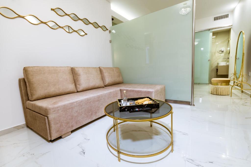 Posezení v ubytování Konmari Boutique Suites