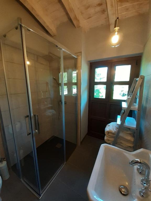 Koupelna v ubytování La Vierta Casa Rural Agroturismo
