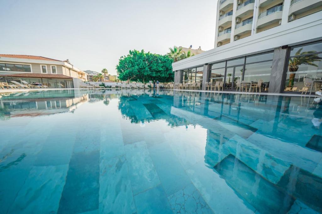 Bazén v ubytování Premier Nergis Beach & SPA nebo v jeho okolí