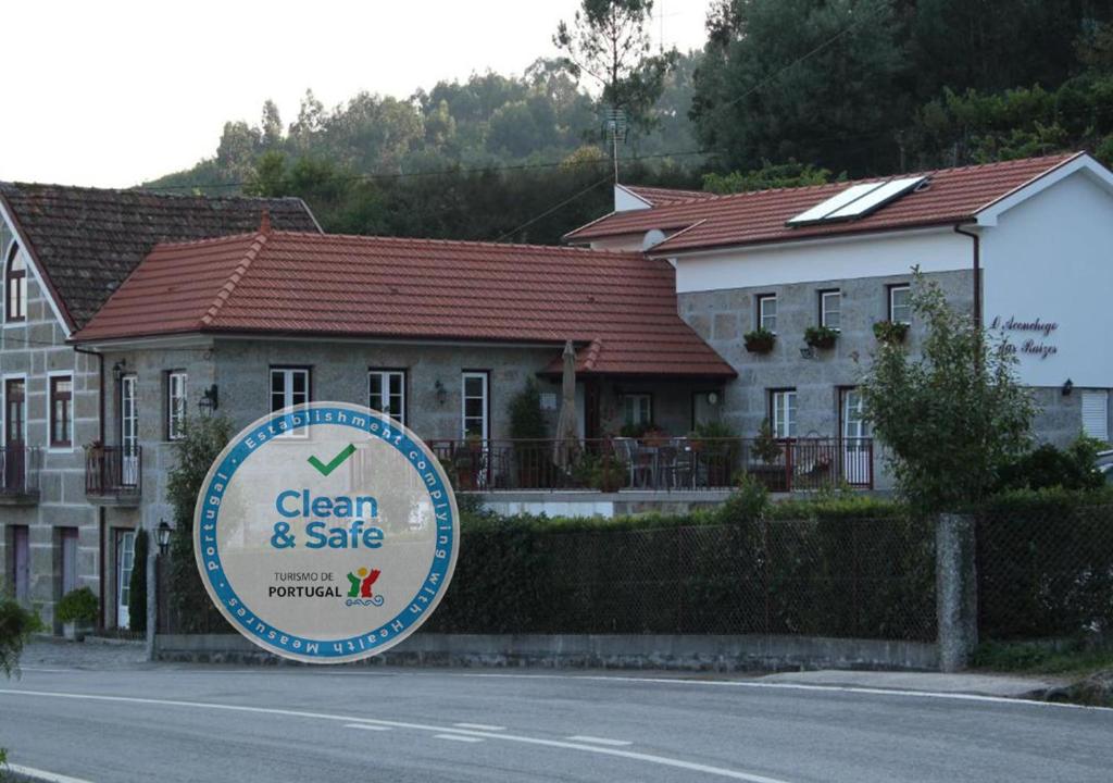 Certifikát, hodnocení, plakát nebo jiný dokument vystavený v ubytování O Aconchego das Raízes