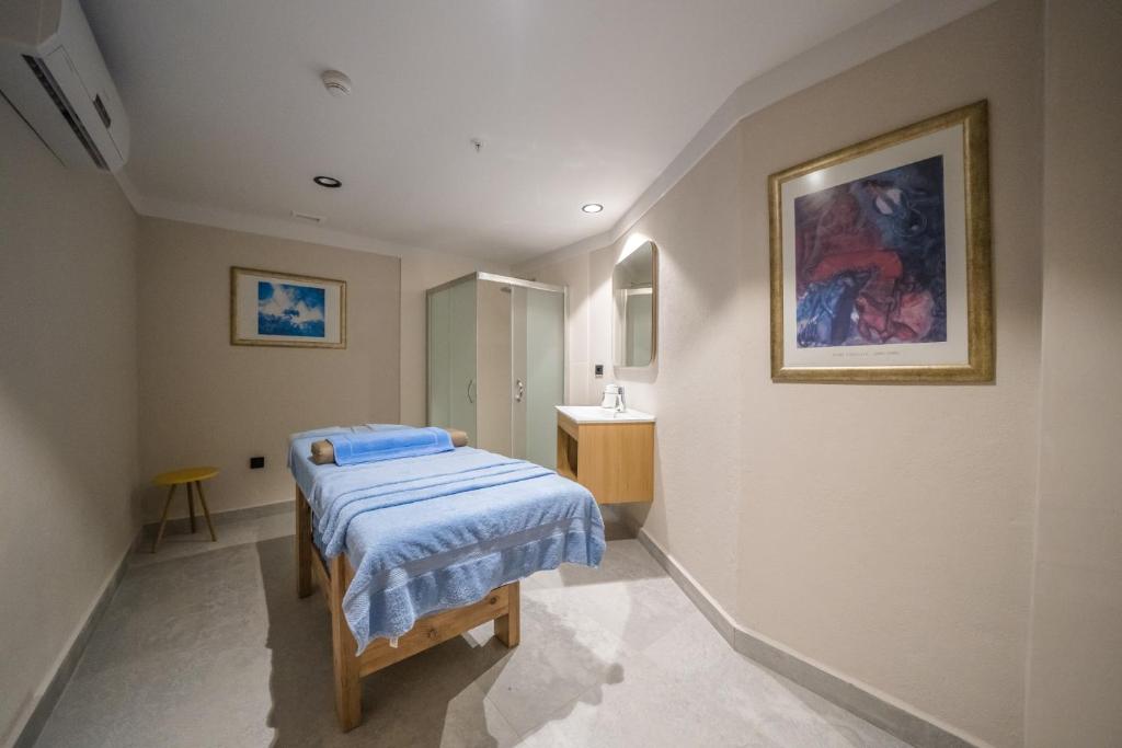 Postel nebo postele na pokoji v ubytování Premier Nergis Beach & SPA