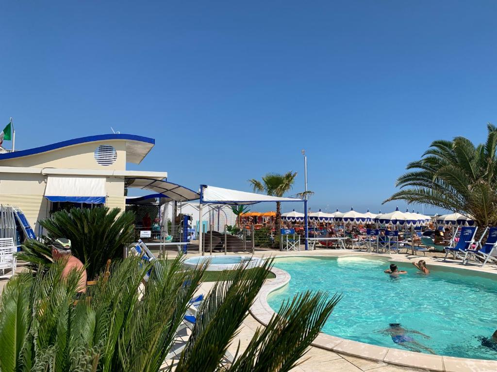 Bazén v ubytování Little Hotel nebo v jeho okolí