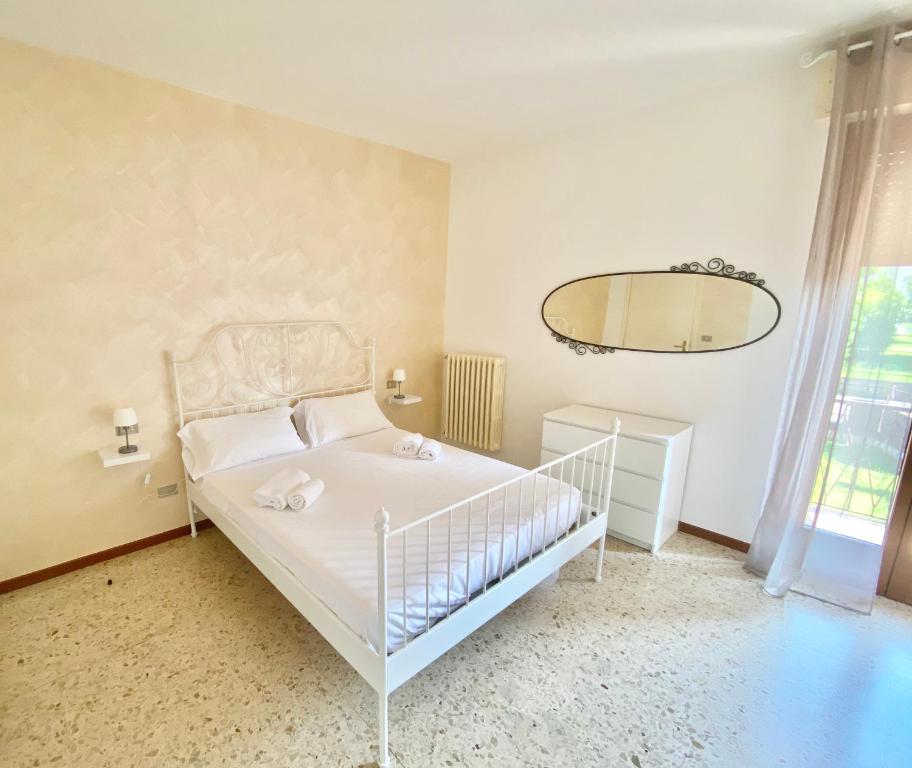 Postel nebo postele na pokoji v ubytování Isa Sirmione Apartments