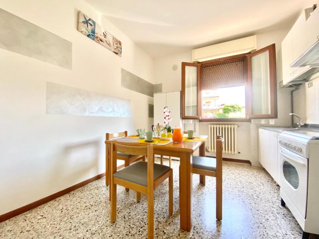Kuchyň nebo kuchyňský kout v ubytování Isa Sirmione Apartments