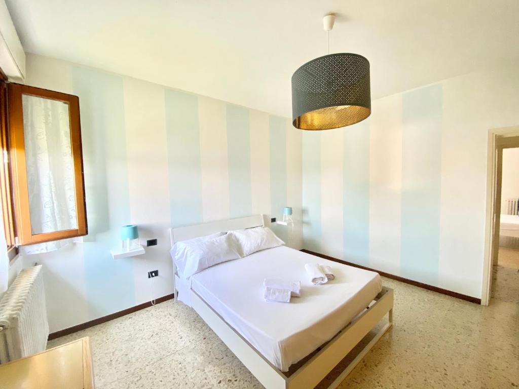 Postel nebo postele na pokoji v ubytování Isa Sirmione Apartments