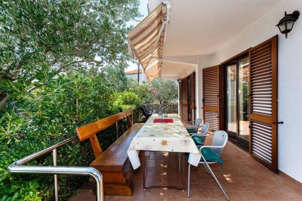 Ogród w obiekcie ADRIA-Holiday House with a private pool in Krk