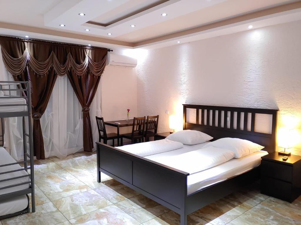 Postel nebo postele na pokoji v ubytování Hotel Babylon am Europa-Park