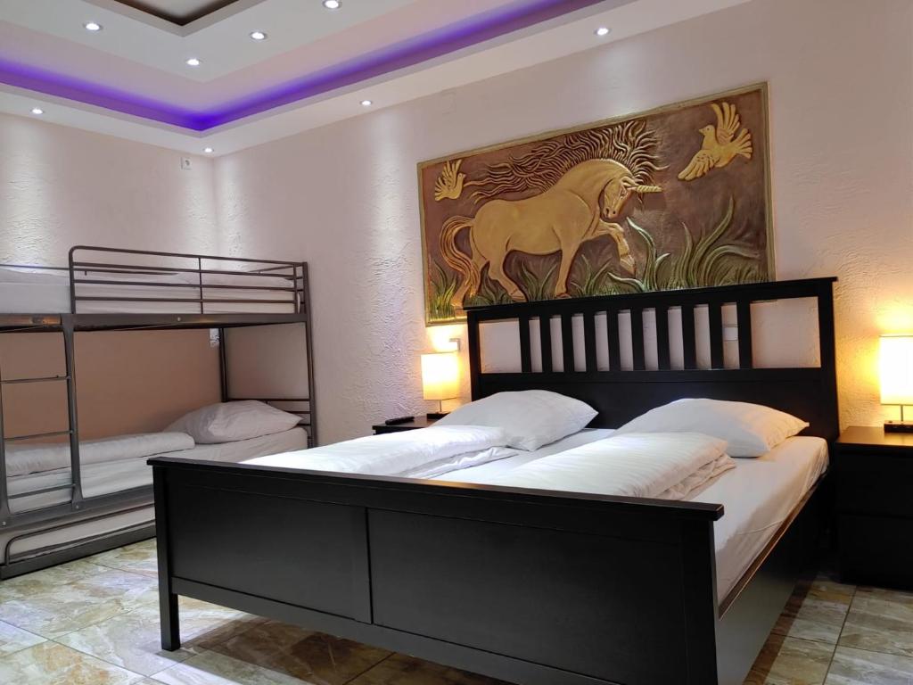 Postel nebo postele na pokoji v ubytování Hotel Babylon am Europa-Park