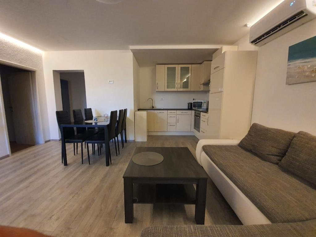 Kuchyňa alebo kuchynka v ubytovaní Apartman Bitunjac