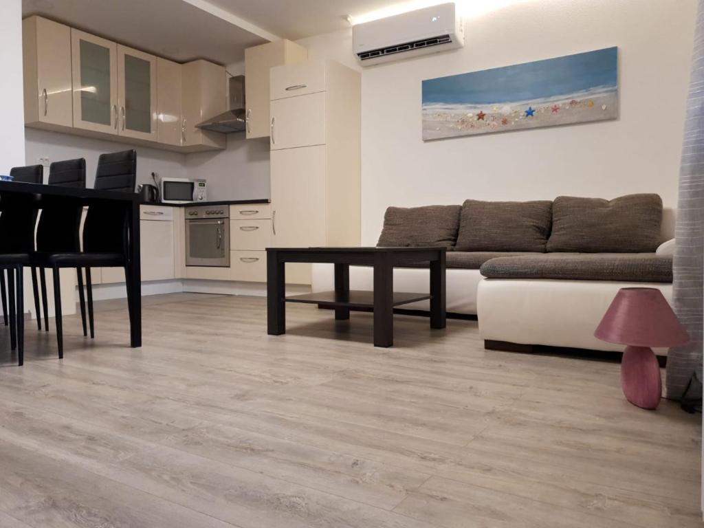 Kuchyňa alebo kuchynka v ubytovaní Apartman Bitunjac
