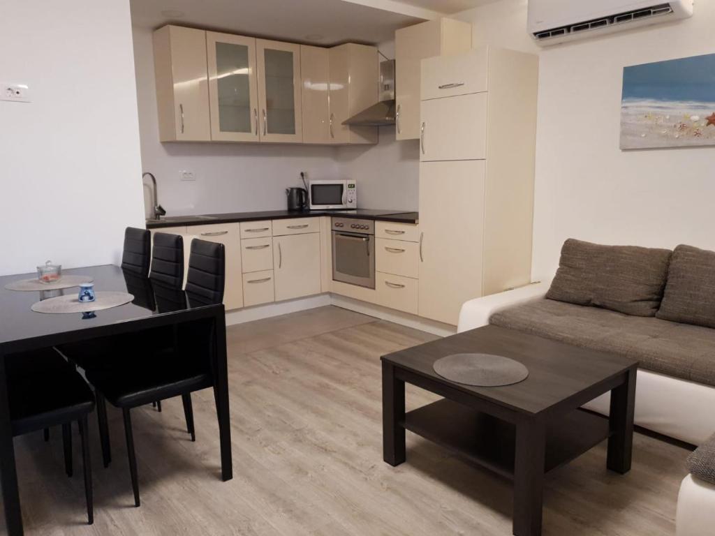 Kuchyňa alebo kuchynka v ubytovaní Apartman Bitunjac