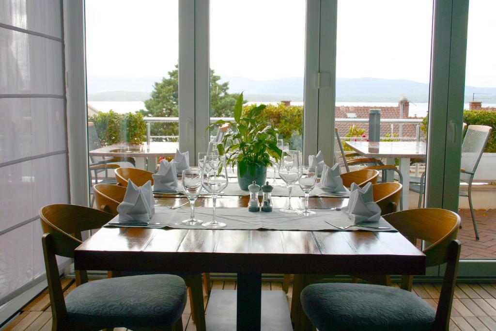 Restaurace v ubytování Apartments Villa Azzurra Bol