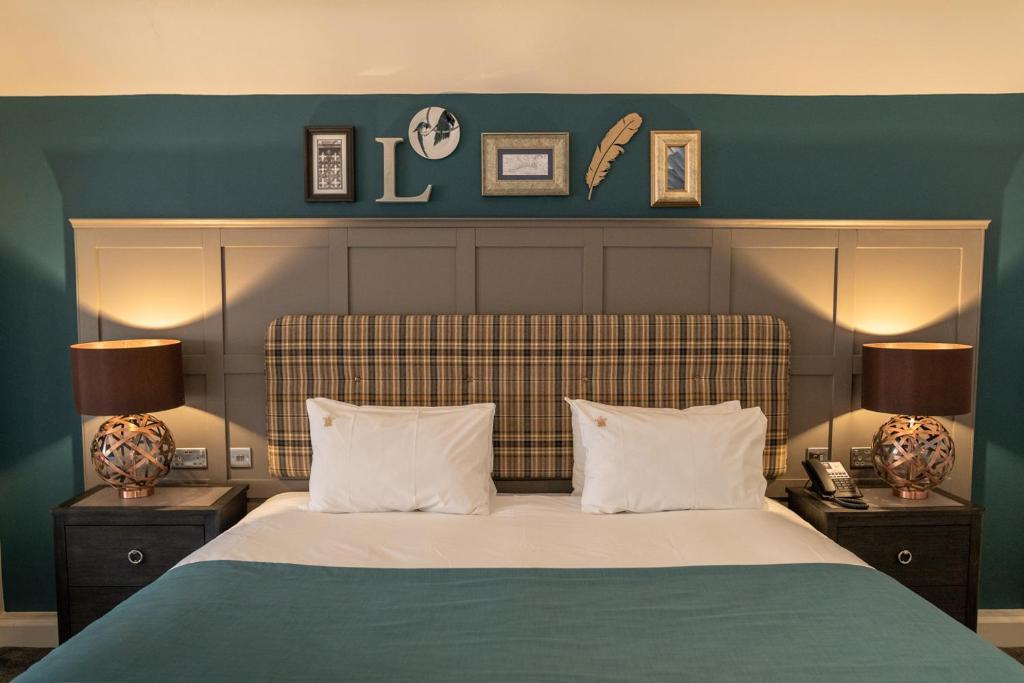 The Feathers Hotel - Rey Suite