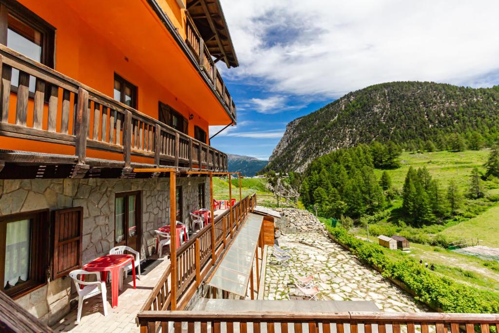 Nespecifikovaný výhled na hory nebo výhled na hory při pohledu z hotelu