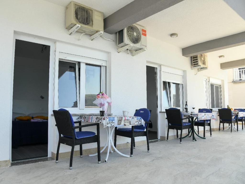 Posedenie v ubytovaní Apartmani Antonia