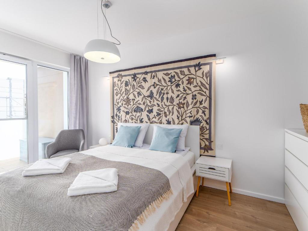 Posteľ alebo postele v izbe v ubytovaní FARO Apartamenty Kasprowicza 20 BASEN w cenie SCHWIMMBAD im Preis