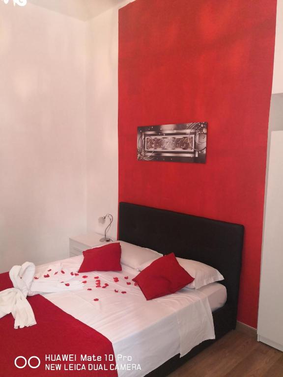 Łóżko lub łóżka w pokoju w obiekcie Trastevere four seasons Glorioso