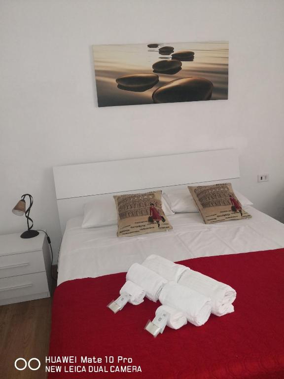 Łóżko lub łóżka w pokoju w obiekcie Trastevere four seasons Glorioso