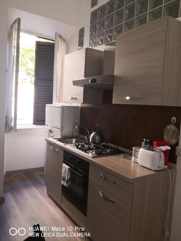 Kuchnia lub aneks kuchenny w obiekcie Trastevere four seasons Glorioso