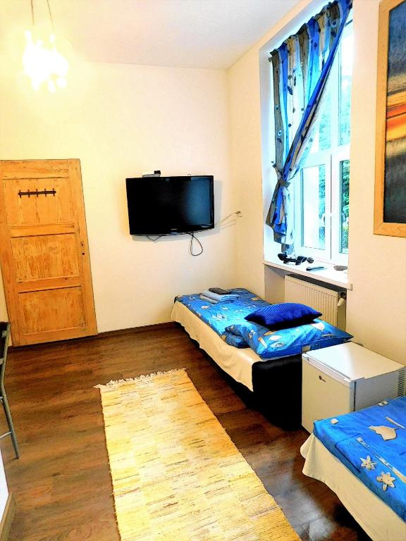 Posteľ alebo postele v izbe v ubytovaní Stara Szkołas7 noclegi,mZajezierze 8 14-330 Mazury