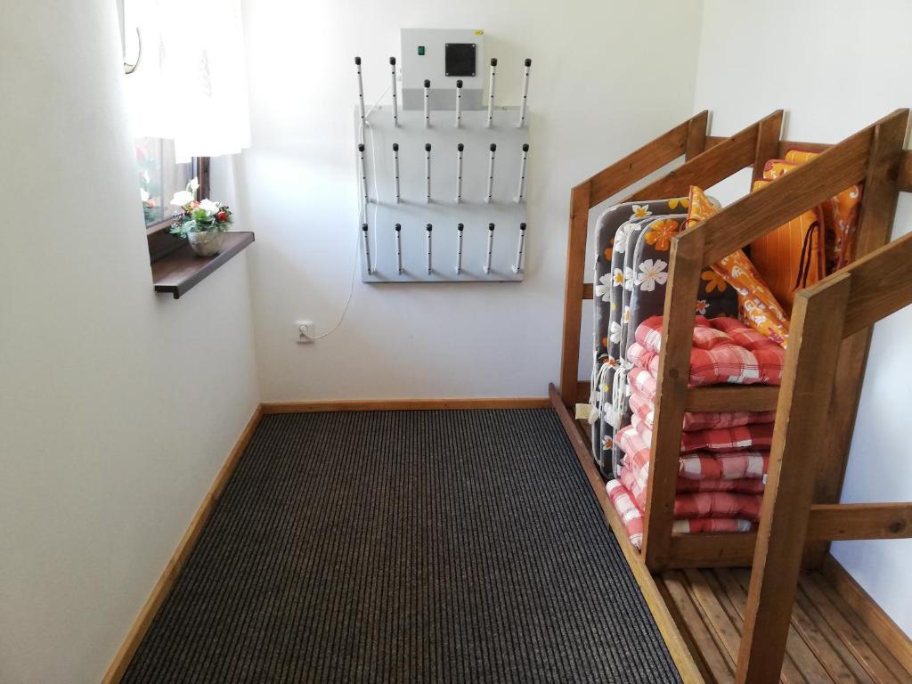 Palanda nebo palandy na pokoji v ubytování Apartmány Ester